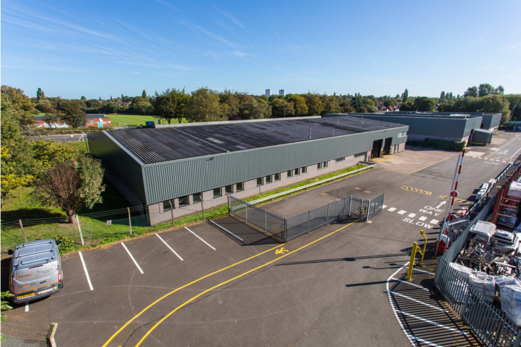 Our client wished to refurbish these two vacant industrial units to prepare for new clients to move in.